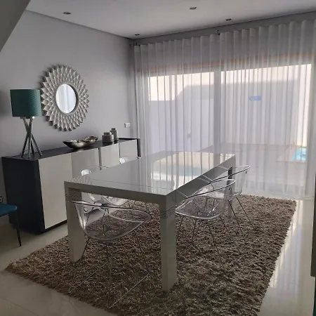 Sunset Street House * 劳林哈