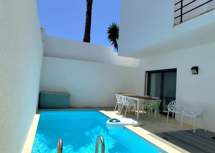 Sunset Street House 펜션 로리냐